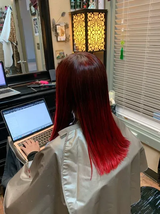 https://cdn.salonspotlight.com/photos/4pvteUCBTZJgRW5U7uyE/c0521656-34f8-4d65-b868-e4f9e8fa2ef0_720x720