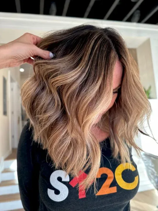 https://cdn.salonspotlight.com/photos/4qBVPYytorC4Qq9Q9Pqd/9805a9f6-9193-4fe5-b0d9-ccc220634527_720x720
