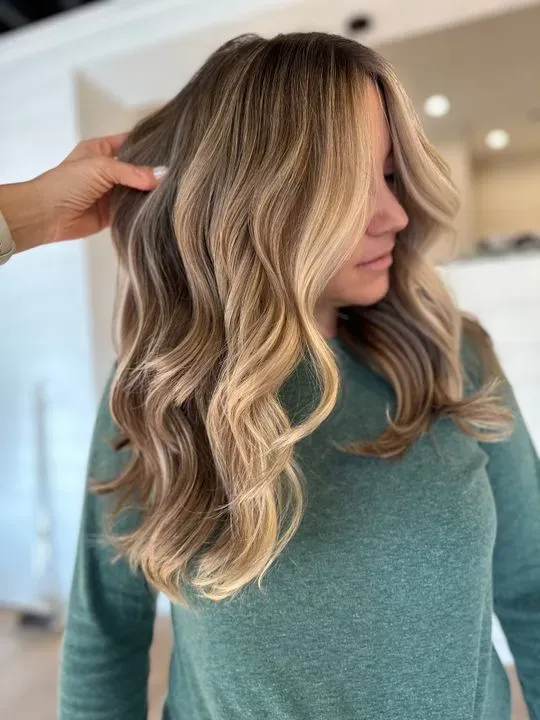 https://cdn.salonspotlight.com/photos/4qBVPYytorC4Qq9Q9Pqd/aa63bdd7-402a-4b1b-baca-b62fc62183f6_720x720