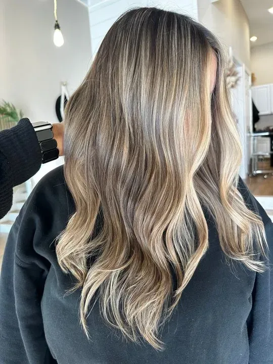 https://cdn.salonspotlight.com/photos/4qBVPYytorC4Qq9Q9Pqd/c563a73f-383f-4405-a00f-69665c157e3a_720x720