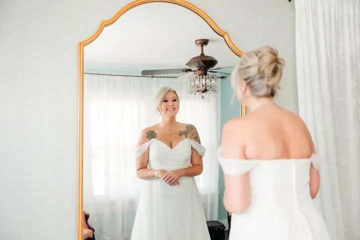 https://cdn.salonspotlight.com/photos/4r70Xmvh6ReGX4A0uwmw/334fcdd2-52c1-4089-93f5-c3b8d63f39cc_720x720
