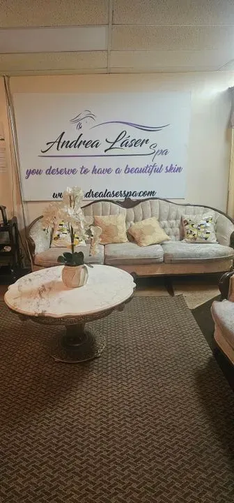https://cdn.salonspotlight.com/photos/4rBzCEiejx1gl8E4xdzo/5cde6b94-40cb-4019-918d-8137e0074787_720x720