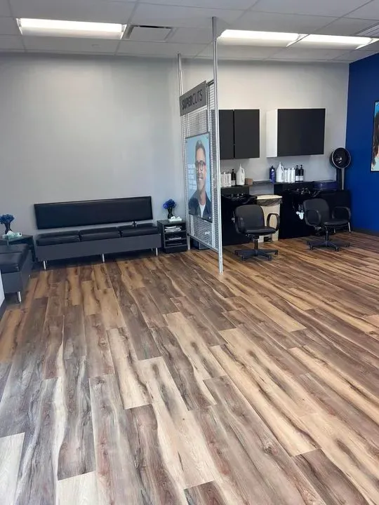 https://cdn.salonspotlight.com/photos/4unIugkLcLAqOmZXJ8ef/17813389-252e-4f1f-b539-56f66b335218_720x720