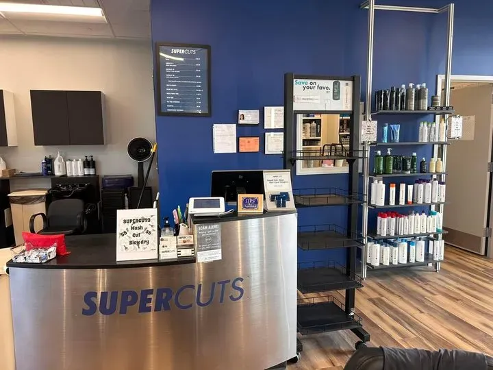 https://cdn.salonspotlight.com/photos/4unIugkLcLAqOmZXJ8ef/20bfe70b-969e-41c5-84f9-a03cbf2e96c7_720x720