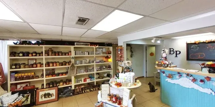 https://cdn.salonspotlight.com/photos/4va63t9kCtZJIhv4aK9q/ca4792b7-457d-4eb1-915f-dc98575257bd_720x720