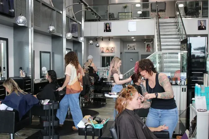 https://cdn.salonspotlight.com/photos/4xTd23x6v6oEsG0dMwqK/2ea874ee-170d-4f8d-9af2-327c9658460e_720x720
