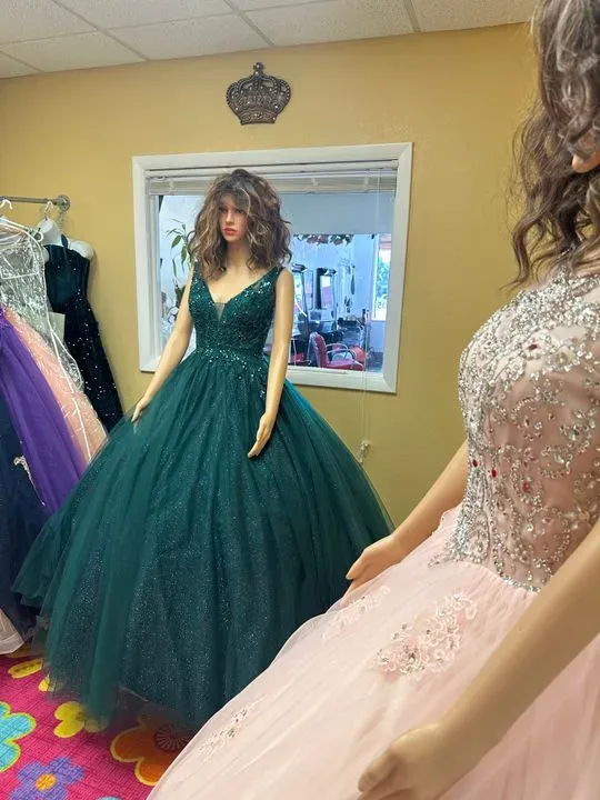 https://cdn.salonspotlight.com/photos/4xd4A8JPmQP8aBwI4oQg/5a7c9b9a-42ca-4971-9b82-dc780c04fc25_720x720