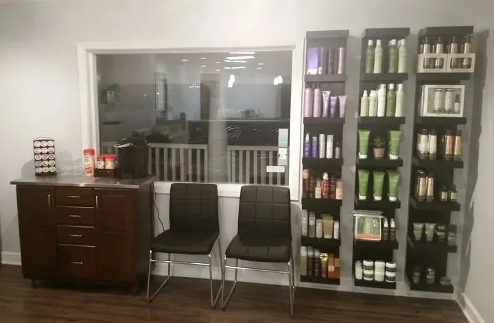 https://cdn.salonspotlight.com/photos/4xmpHElvTFAtwWc6EyIq/0d428fdf-f662-4584-9726-a700454c886e_720x720