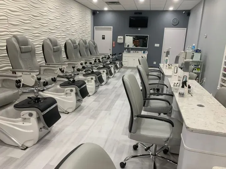 https://cdn.salonspotlight.com/photos/4yBvc7jY8HFJ8ZpPiV9w/61458410-2eb6-46ef-b73e-f7d0e5c913a7_720x720