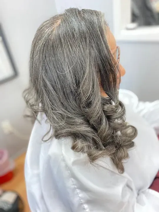 https://cdn.salonspotlight.com/photos/4yHPagN1kZVXdj9x2NPx/e1c4f32f-cf09-4bf1-9aee-c991ebb839c4_720x720