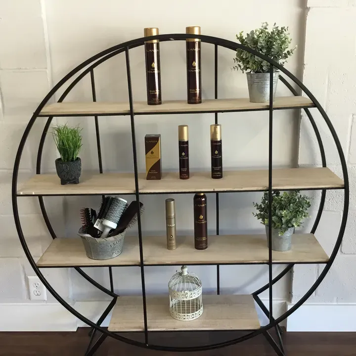 https://cdn.salonspotlight.com/photos/4yMeJlMkyl5R1eMpdKEE/69024729-2302-4093-b837-4cc002b63a67_720x720