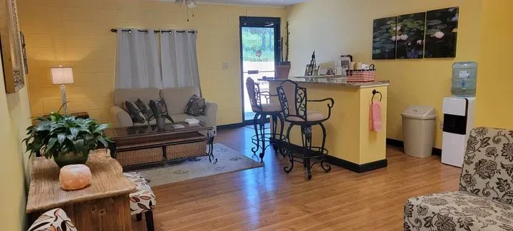 https://cdn.salonspotlight.com/photos/4ycC5LPkeWVZdSfA35Yt/243af1a7-8c46-4c83-ab3e-ca0eb4061712_720x720