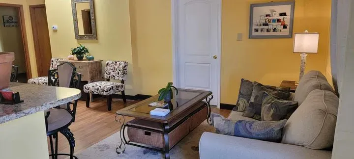 https://cdn.salonspotlight.com/photos/4ycC5LPkeWVZdSfA35Yt/ea0dae2f-f170-4288-915a-a69ee915c9ba_720x720