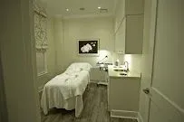https://cdn.salonspotlight.com/photos/50AVZPFz15Blm4cfqljJ/3ea2e0a2-60da-46e2-ba0b-beebc3145020_720x720