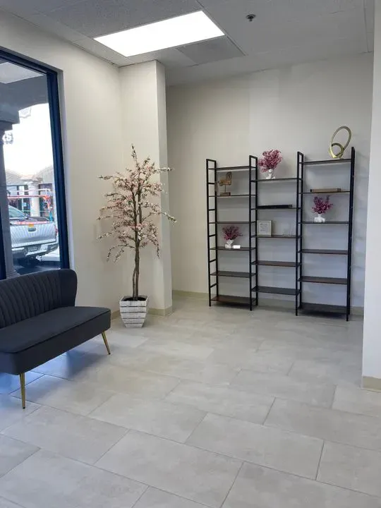 https://cdn.salonspotlight.com/photos/50Agwli6hkN9o7bUF8J9/d3d3d8a6-6f4d-43ef-b5d5-7183c8616f3d_720x720