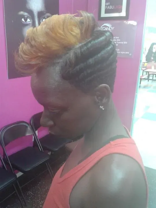 https://cdn.salonspotlight.com/photos/50Uwz4GzLQLvSXfH1XNH/ede20586-92b3-42a8-b207-cef96470b319_720x720
