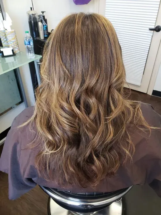 https://cdn.salonspotlight.com/photos/52rj2wmtgmqqvYcpq6Lo/09246083-28dc-4155-b8d0-23ff9bdda9ed_720x720