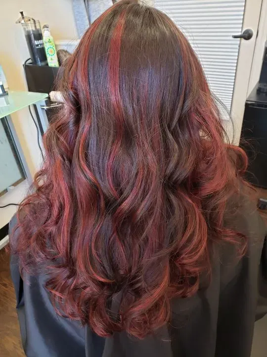 https://cdn.salonspotlight.com/photos/52rj2wmtgmqqvYcpq6Lo/66e5293f-62ee-4a07-bd80-34e378379e9d_720x720