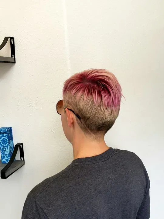 https://cdn.salonspotlight.com/photos/52rj2wmtgmqqvYcpq6Lo/a4d3843d-0fae-42c1-8c37-01aad185b999_720x720