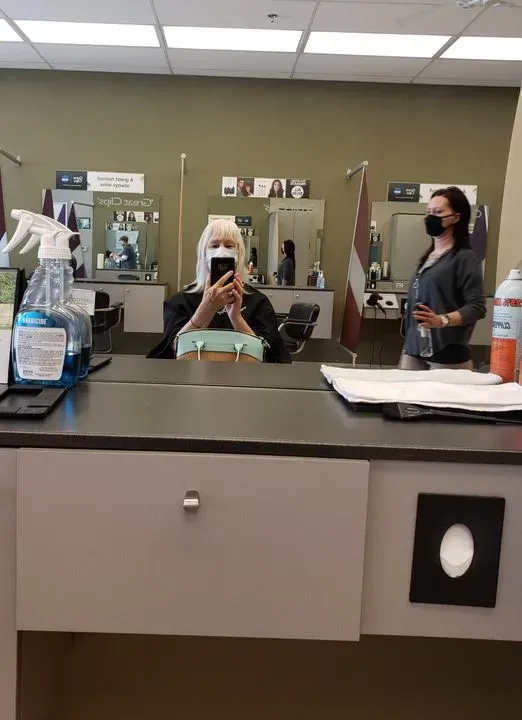 https://cdn.salonspotlight.com/photos/53tqw8gUpk67jSQfzhi8/f24cc5a0-87a4-4e52-9817-528a38c614f2_720x720