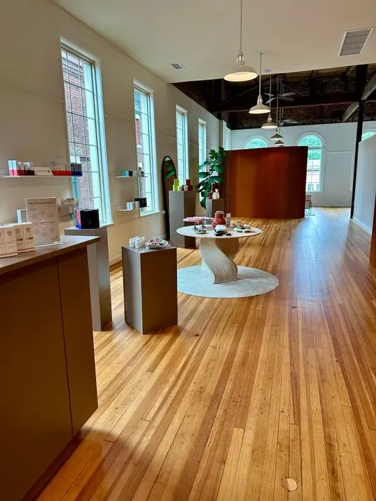 https://cdn.salonspotlight.com/photos/54kr7j3fcq5JVmq55mDM/03221e55-6191-4163-a006-bdeb42029ad1_720x720