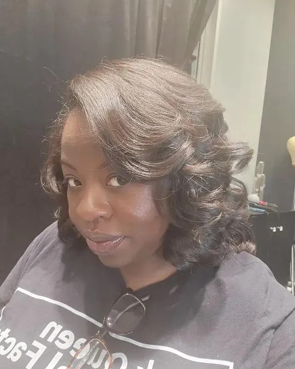 https://cdn.salonspotlight.com/photos/55EndHlzgMzO8hJp6m7J/2cb6f66d-183b-49e0-b047-a510775db4d8_720x720