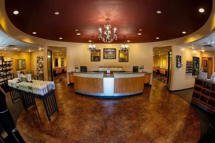 https://cdn.salonspotlight.com/photos/56i3MQ30tbkhPTSpUXQc/a3787e04-7713-41d3-b124-fa4a4b79f07c_720x720