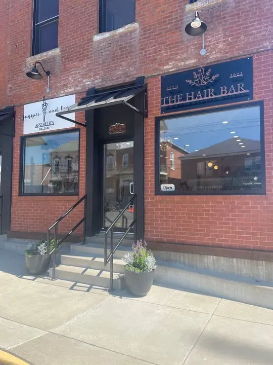 https://cdn.salonspotlight.com/photos/58K8cGAAoPRSmSvavCbx/27351ad1-f5dc-4582-8c8e-8dfa4209505e_720x720