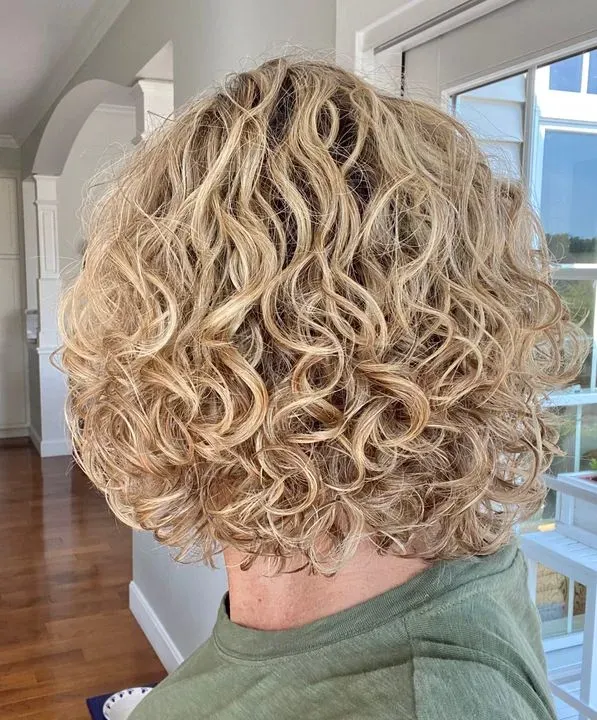 https://cdn.salonspotlight.com/photos/58K8cGAAoPRSmSvavCbx/5bf303a4-2245-4ed5-9484-989712cb3216_720x720