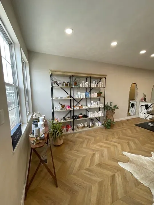 https://cdn.salonspotlight.com/photos/58K8cGAAoPRSmSvavCbx/c0d9e6bc-1a8e-4616-90c5-0cbfbc036bf1_720x720