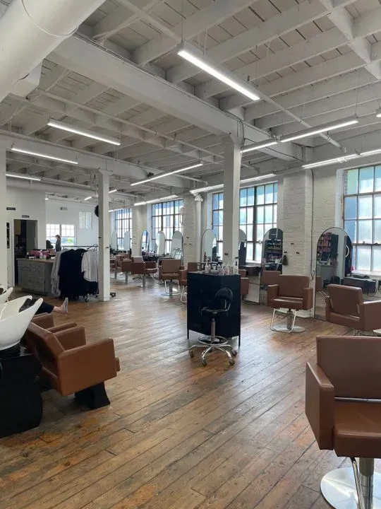 https://cdn.salonspotlight.com/photos/59UojxeZVsJhRnR8029G/389aee42-582a-4bfb-81ac-a6db90d86d3f_720x720