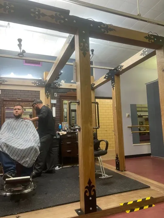 https://cdn.salonspotlight.com/photos/5GuMY9E7qOa0piay7V8n/c862bf31-3406-46df-bdce-e7cba72a8ad4_720x720