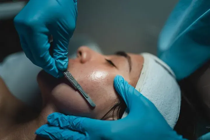 https://cdn.salonspotlight.com/photos/5I1Sq6BPsCaWCzH4sxaC/eab18d7b-d24b-4f1d-9eef-9e6db4463d90_720x720
