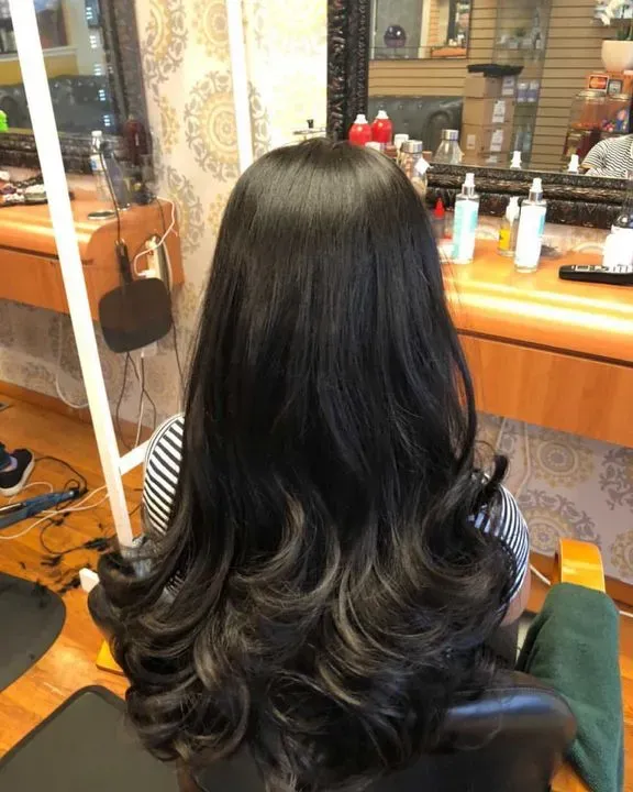 https://cdn.salonspotlight.com/photos/5JJSyDOF6c5q0clViFcg/6758c7e3-40ba-49cc-84bf-ccb10332df4b_720x720