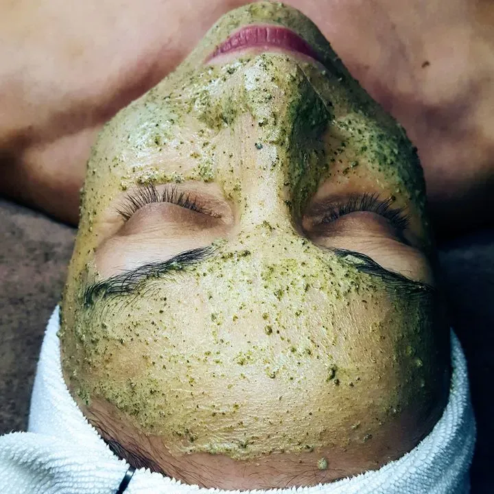 https://cdn.salonspotlight.com/photos/5JVVYKbMcpgLdAfohxrl/b61c6c46-fcc7-4d68-b3fc-d7c8910f6cc3_720x720