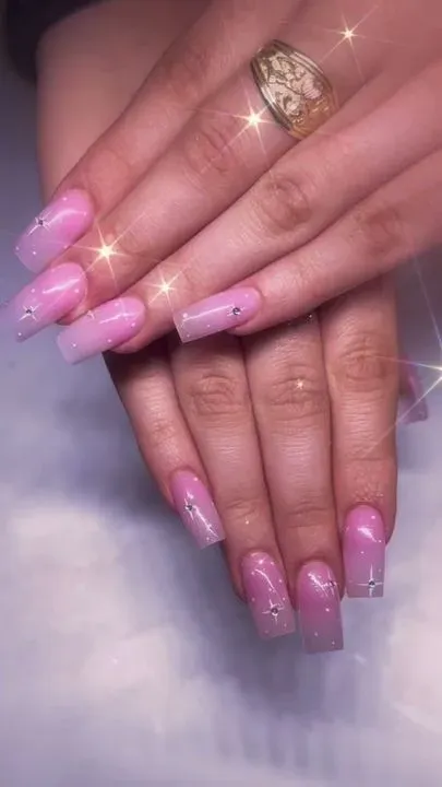 https://cdn.salonspotlight.com/photos/5KaIkEWOvYVjCPg4gNH5/4fcbe376-ac66-4c6b-98de-d004f54850b7_720x720