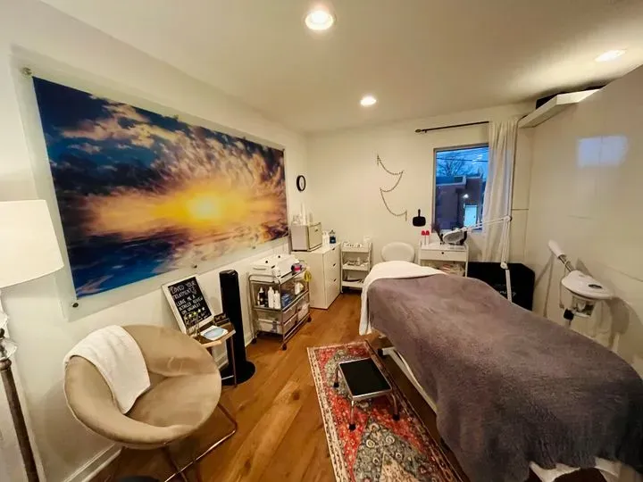 https://cdn.salonspotlight.com/photos/5KcO4ncHhw7vIU1XQni9/4890ac77-8f8b-45f4-af0e-ea71f4350787_720x720