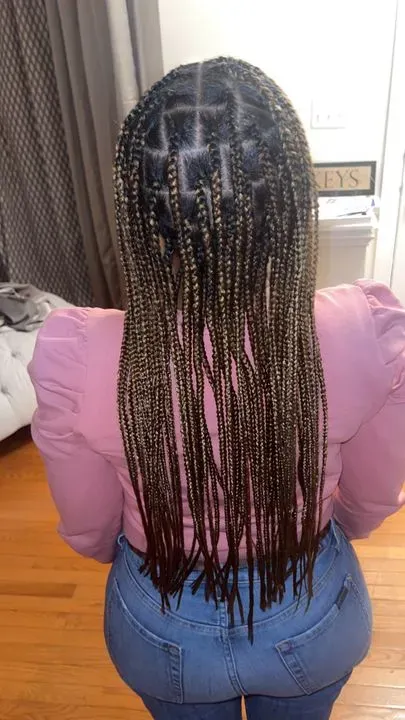 https://cdn.salonspotlight.com/photos/5LPiAL5Osalyr8msFRzv/54b7d539-2a9f-4554-b440-4ed3e077ba0d_720x720