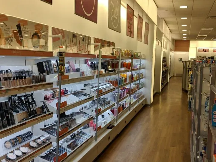 https://cdn.salonspotlight.com/photos/5M5qUsfOmIfo4AQVO3kN/6b12b7fe-b028-487f-b06a-20aa25f64202_720x720