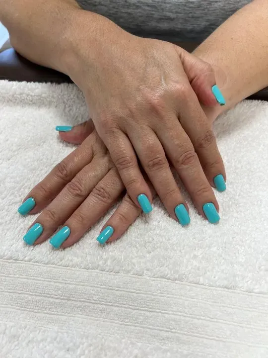 https://cdn.salonspotlight.com/photos/5ML0ATbEDYeNOFY7pRBK/1ca337bc-9352-4854-9265-f6480c257cea_720x720