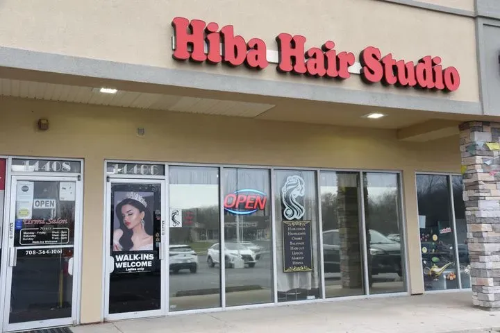 https://cdn.salonspotlight.com/photos/5NHdxrigEfVM0PwOtI99/8ba155fd-b7a6-47a6-b04d-3e1cefa969d7_720x720