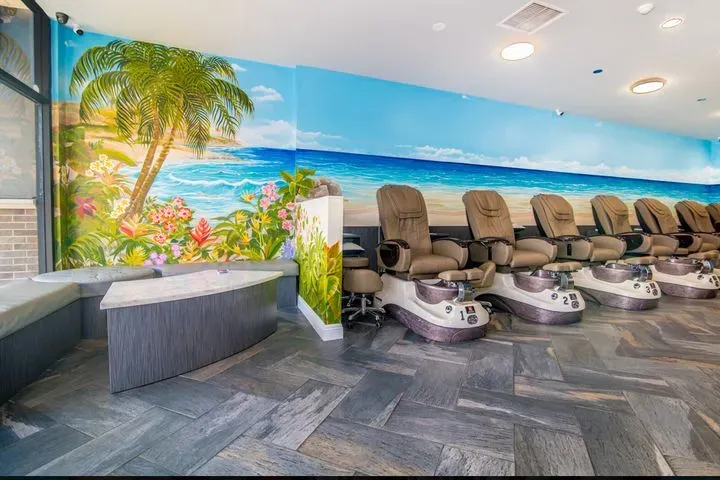 https://cdn.salonspotlight.com/photos/5OiYVsuTGgBVaXTHW3cu/098742c3-535e-4117-b4e4-d277dfd65ba4_720x720