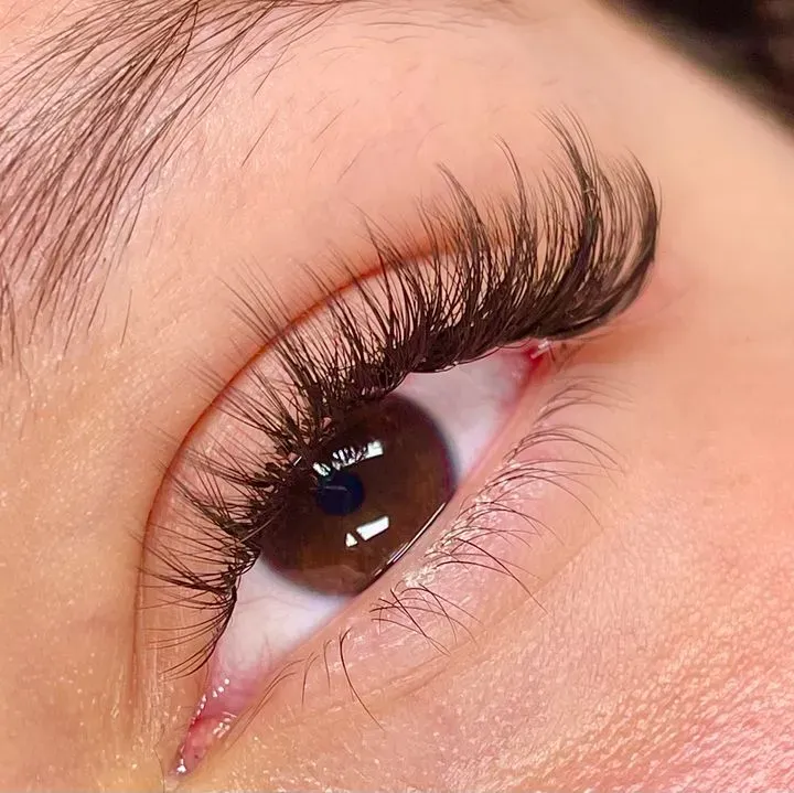https://cdn.salonspotlight.com/photos/5QTLSQcskr93hAjY5uAK/19f91b4e-3c3e-4fd7-af1c-05d84c0991ee_720x720