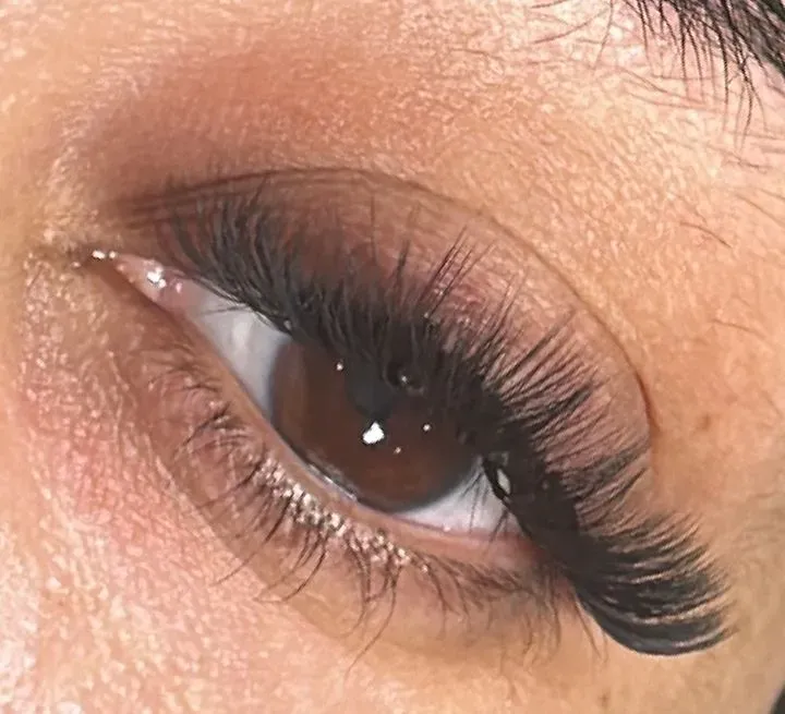 https://cdn.salonspotlight.com/photos/5QTLSQcskr93hAjY5uAK/8d546da0-500e-4d10-87e0-52b4e5f13317_720x720