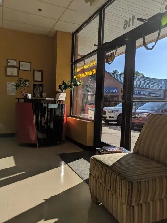 https://cdn.salonspotlight.com/photos/5SElCFPis2PXvmNtb0Vb/7f76164f-acf6-41b4-9da6-acbdfea970a4_720x720