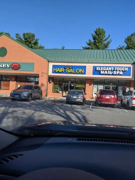 https://cdn.salonspotlight.com/photos/5SElCFPis2PXvmNtb0Vb/b8976c51-5555-486a-9e85-1e9107c6ce25_720x720