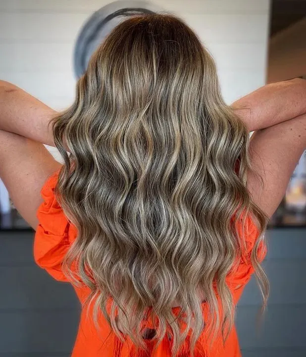 https://cdn.salonspotlight.com/photos/5SU8lCXq94B76LGosTMN/7d5e14e3-3390-41c1-a9ec-a1421bbd787b_720x720
