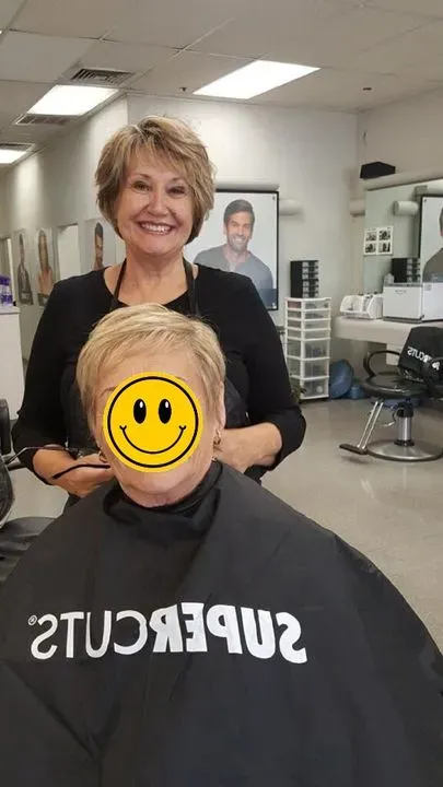 https://cdn.salonspotlight.com/photos/5SsSHvw8xKecwXkX8vSP/318a1f4e-c5d5-41c5-9f8f-059022c267c2_720x720