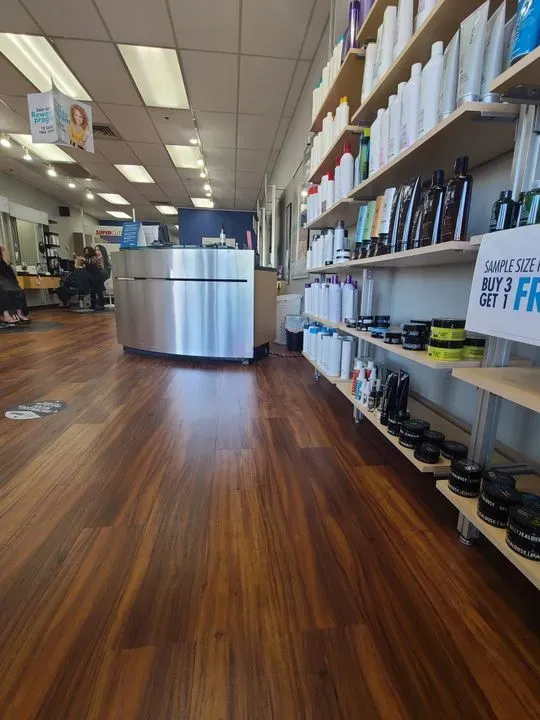 https://cdn.salonspotlight.com/photos/5SsSHvw8xKecwXkX8vSP/a8af4044-db22-49a4-9af4-a681a9d3bbd7_720x720