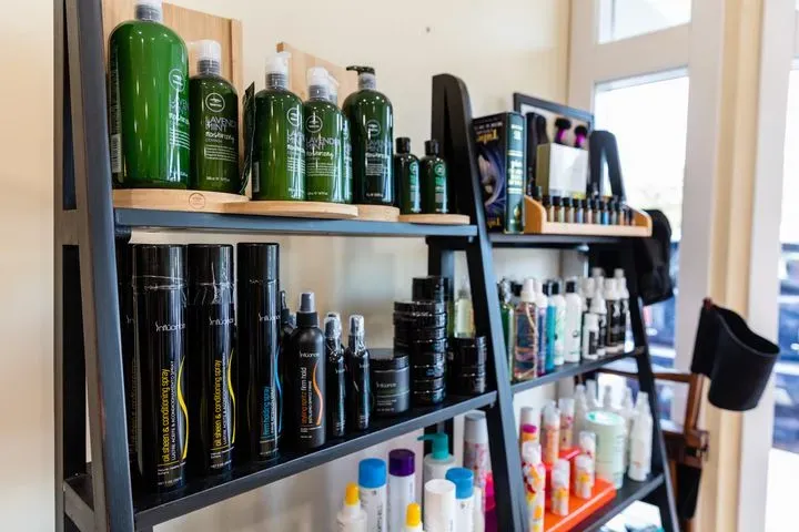 https://cdn.salonspotlight.com/photos/5TyKG0qBaaJMH7DIvwLm/9f22d36c-1e40-483f-ab88-4075972d3d7b_720x720